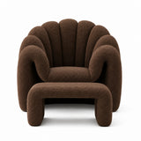 كرسي بني بمسند قدم في ركن قراءة – لونت